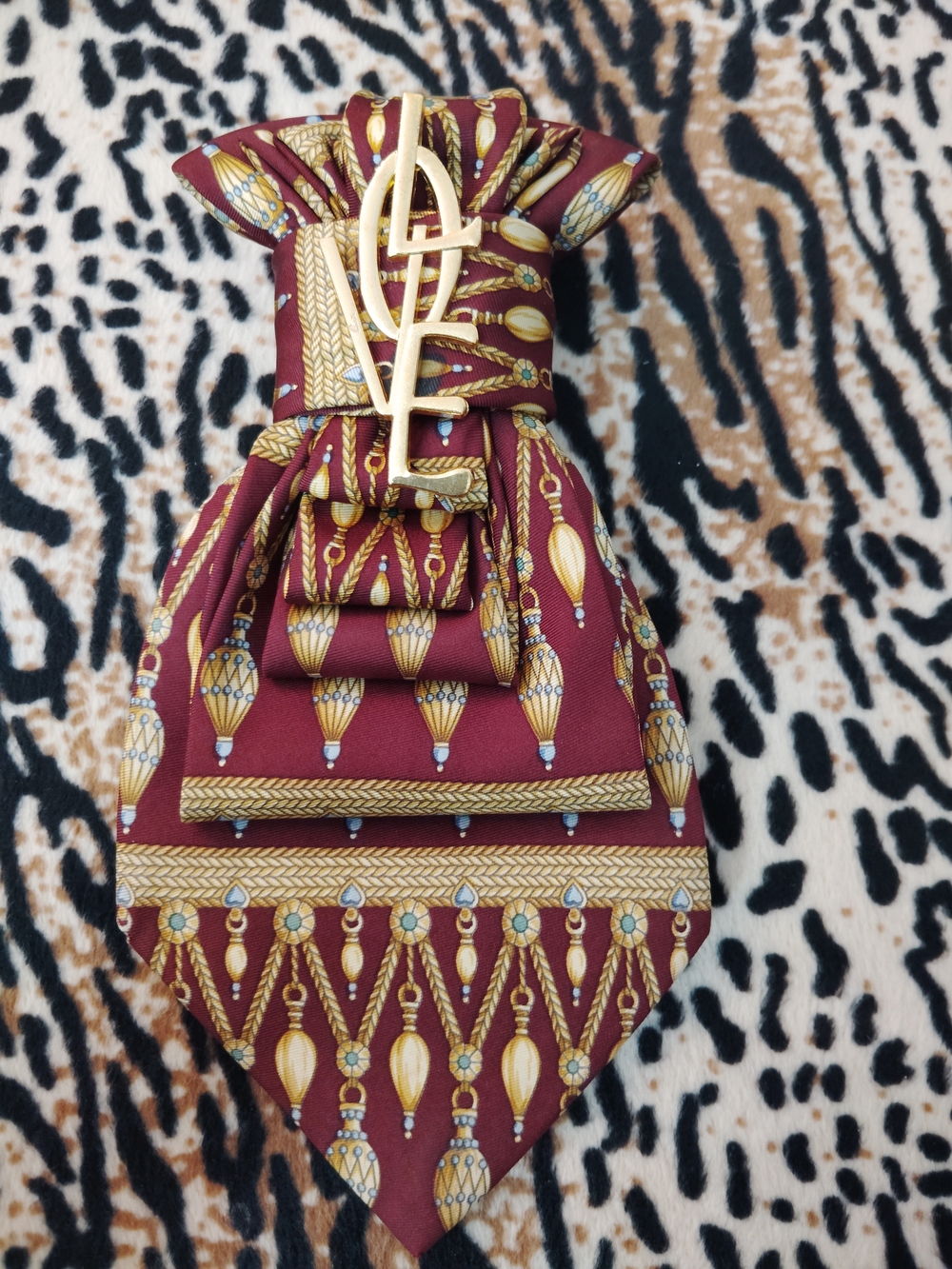 Elegant Burgundy Tie with Gold Detail 🫰🏾✨😮💨 - Picture 2 of 4